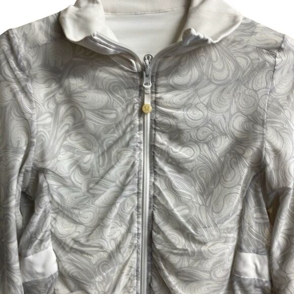 511. Lululemon reversible paisley print jacket size 4 - Picture 8 of 14